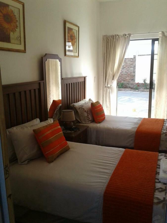 Karoo View Guesthouse Cradock Exterior photo